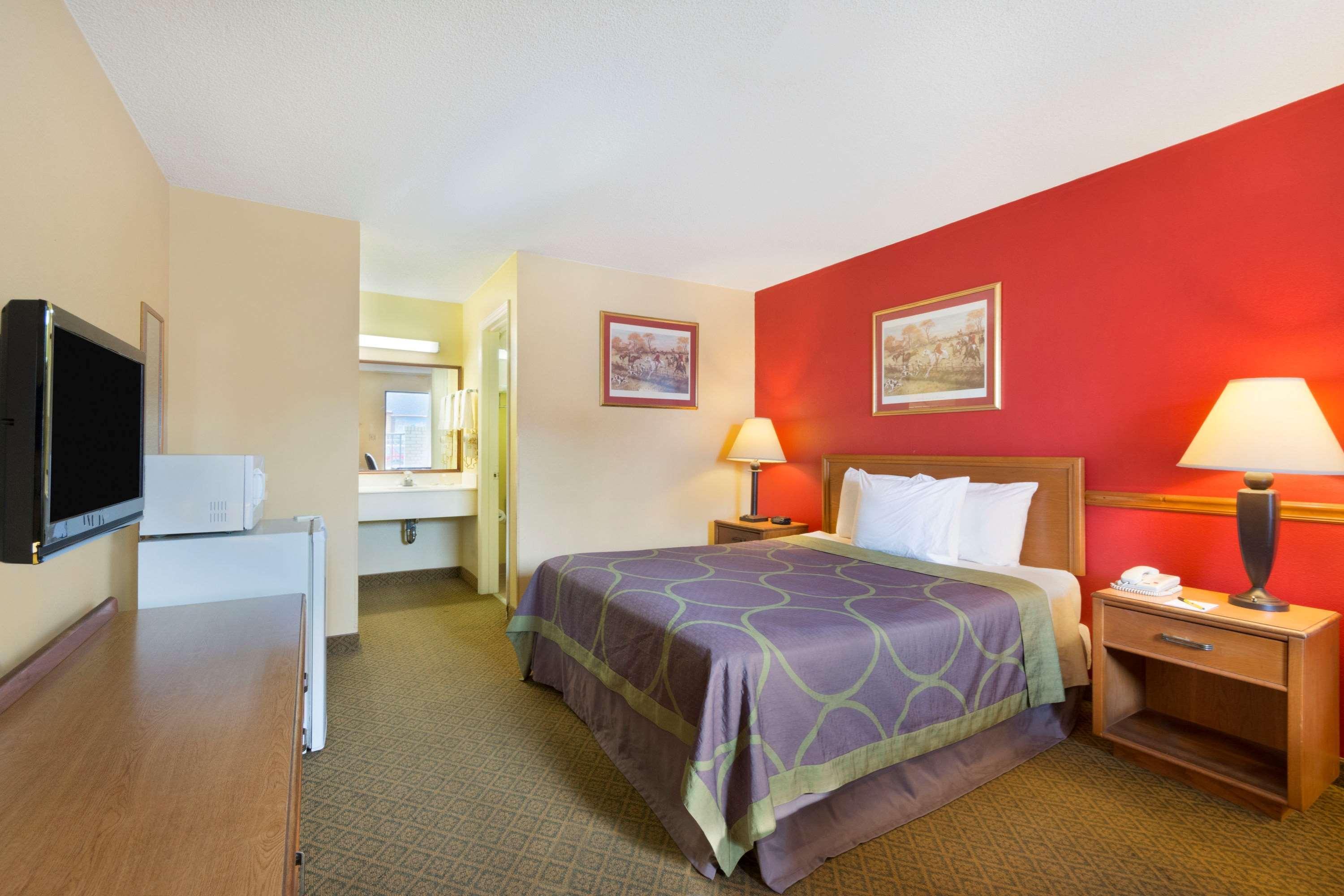 Super 8 By Wyndham Lancaster Motel Exterior photo