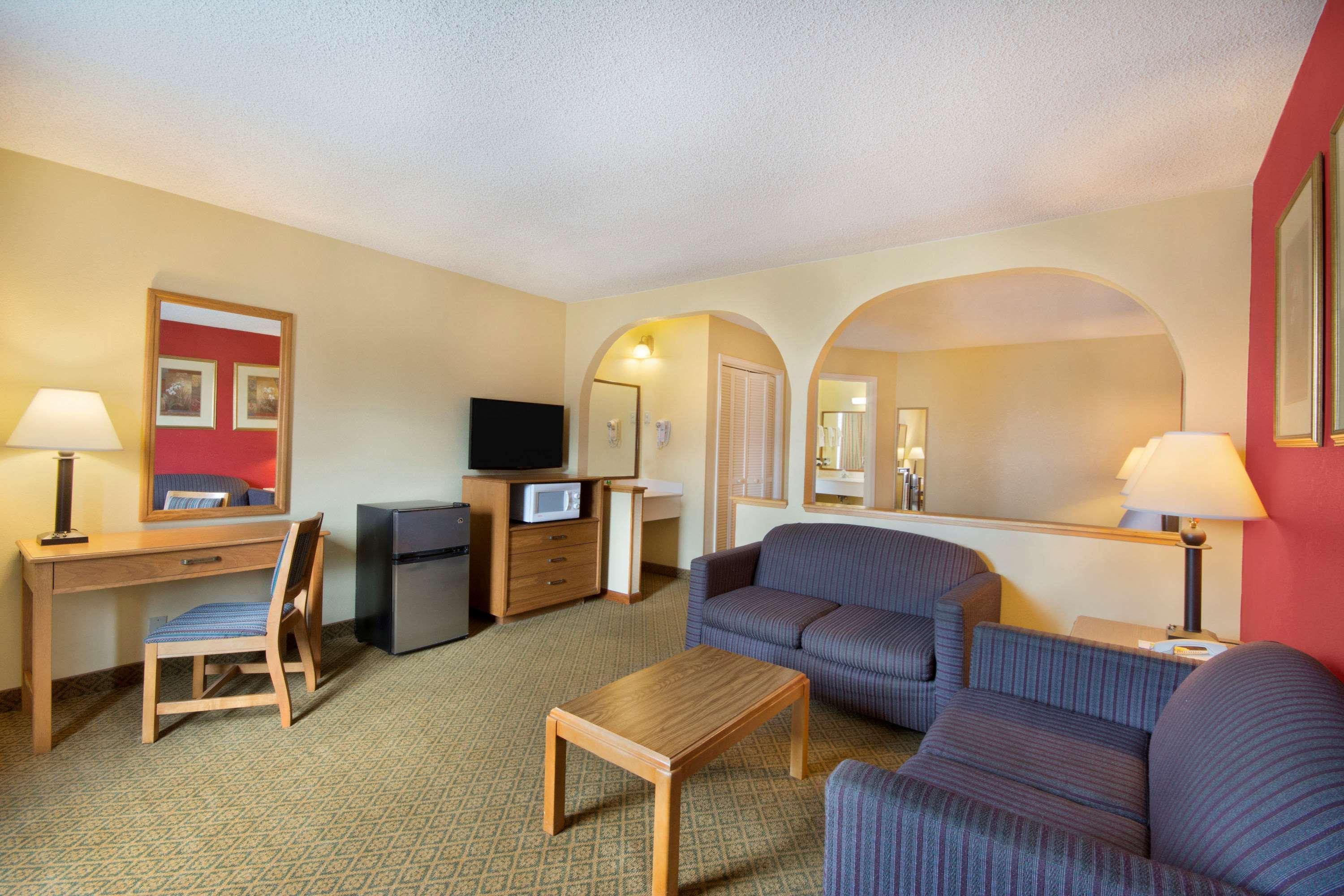 Super 8 By Wyndham Lancaster Motel Exterior photo