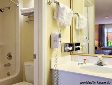 Super 8 By Wyndham Lancaster Motel Room photo